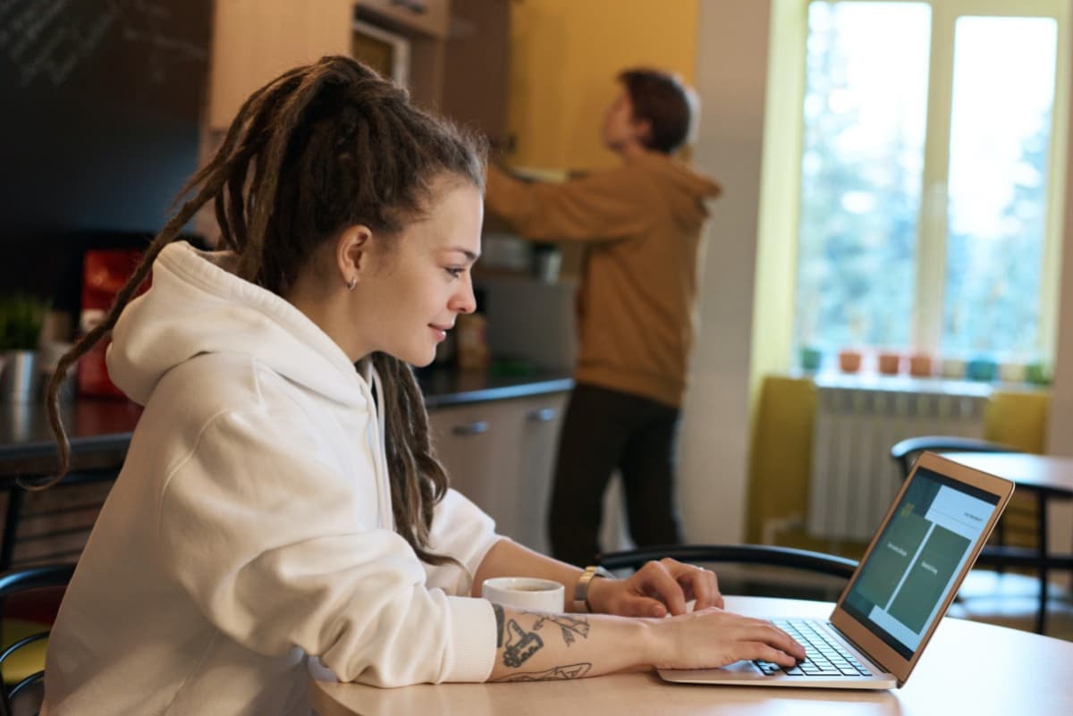girl working on laptop